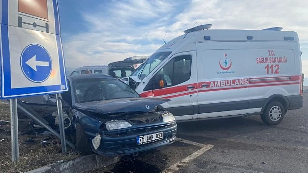 Aşık Şenlik Tünel Yolu’nda kaza: 4 yaralı