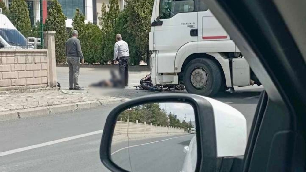 Motosiklet ile TIR çarpıştı: 1 yaralı