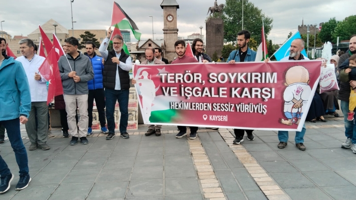 Kayseri’de sağlık çalışanları Gazze için sessiz yürüyüş