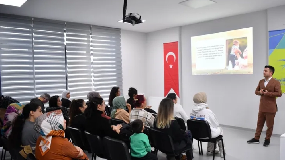 Beylikdüzü'nde nesiller arası seminer düzenlendi