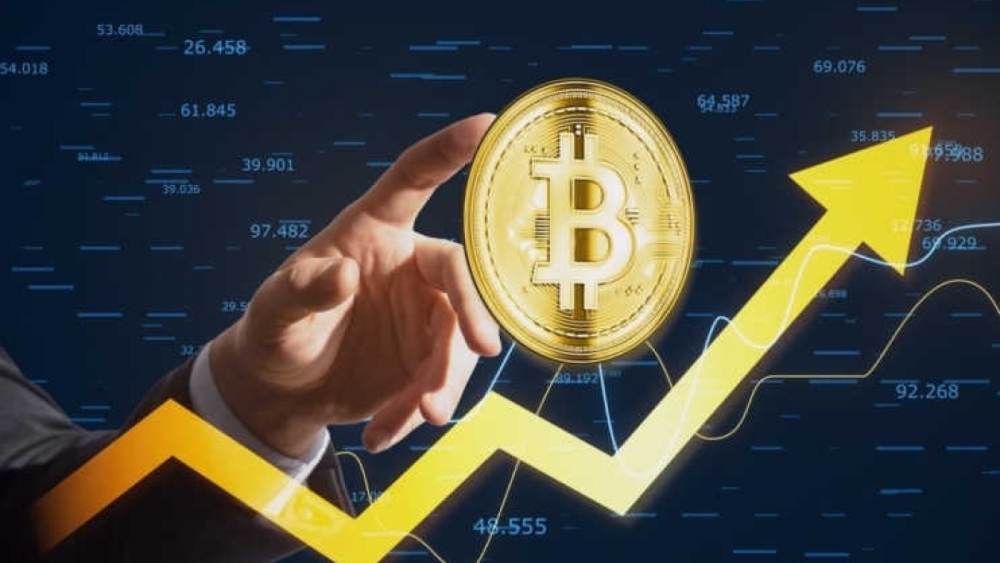 Bitcoin, tarihi zirvesini kırarak geçti.